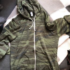 Men’s camo sweatshirt